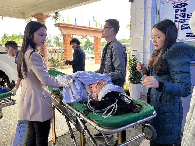 Thông tin mới vụ nhiều học sinh bị thương do trần lớp học sập - 2